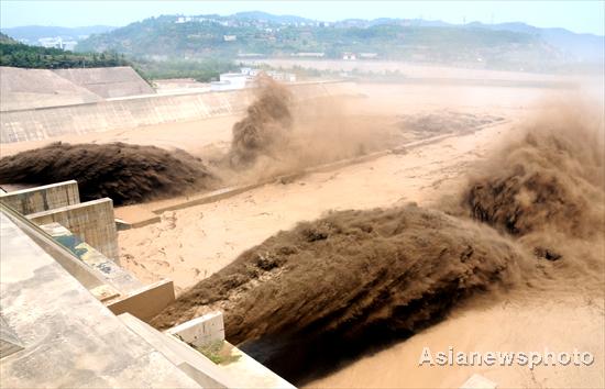 Desilting project at Xiaolangdi Reservoir on Yellow River