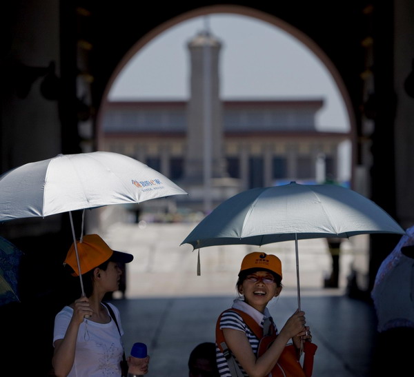 Lingering heat parches China