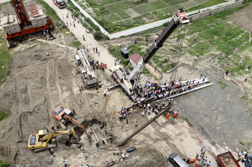 Boy trapped in cement pipe rescued in E China