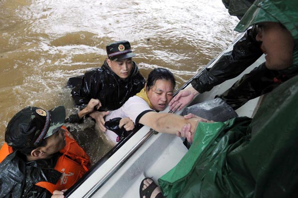 E China pounded by heavy rain