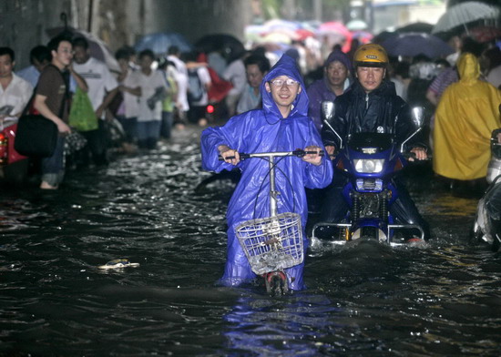 Rainstorms continue, disrupting traffic in Central China