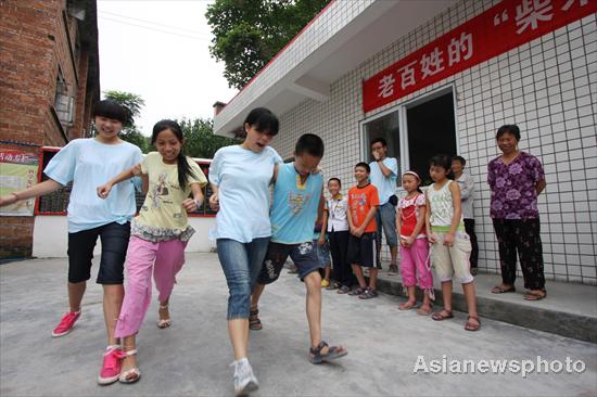 Colleges students sail on social practices tour