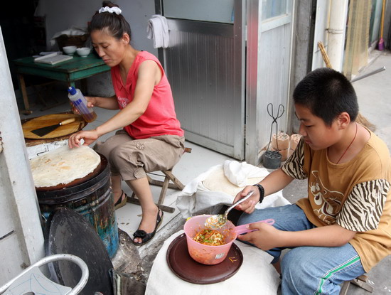 Summer vacation in Shandong pancake shop