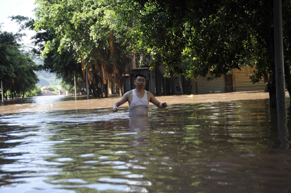 City in Sichuan inundated in flood waters