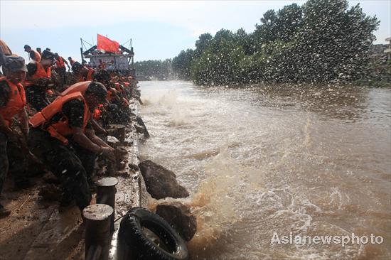 Dike reinforcement carried out in E China