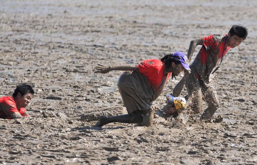 Competitors get all muddy