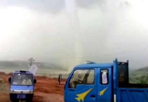 Giant tornado lashes E China, 2,308 people affected