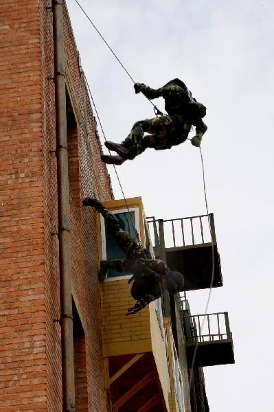 Armed police trained to mark PLA founding anniversanry