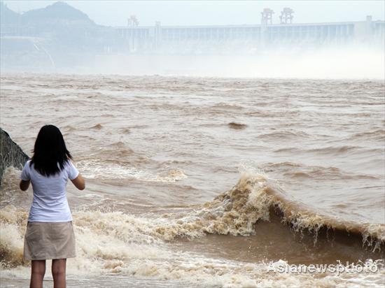 Three Gorges Dam braces for second flood crest