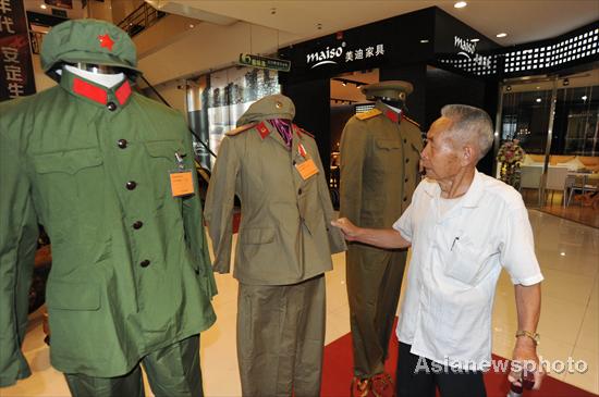 Military uniforms, decorations exhibited in SW China