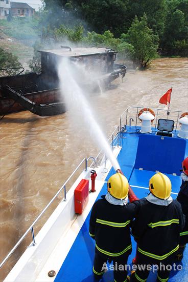 Ship explosion damages nearby homes