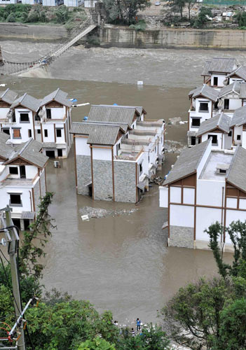 Relief efforts in mudslide-hit Wenchuan