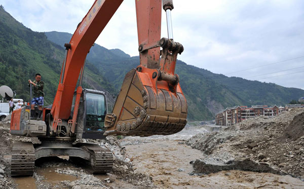 Relief efforts in mudslide-hit Wenchuan