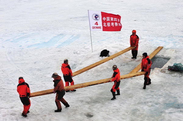 Chinese expedition team heads north