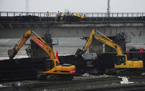 Traffic resumed after railway bridge collapse