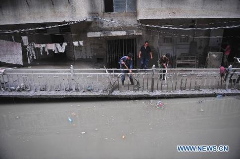 Rescue efforts go on in mudslide-hit Zhouqu