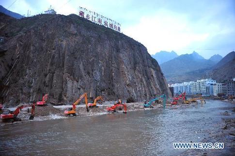 Rescue efforts go on in mudslide-hit Zhouqu