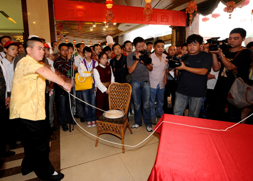 Noodle makers show their skill in Shanxi