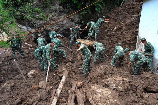 Rescue work in Yunnan after mudslide