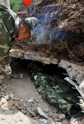 Rescue work in Yunnan after mudslide