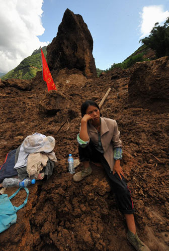 Rescue work in Yunnan after mudslide