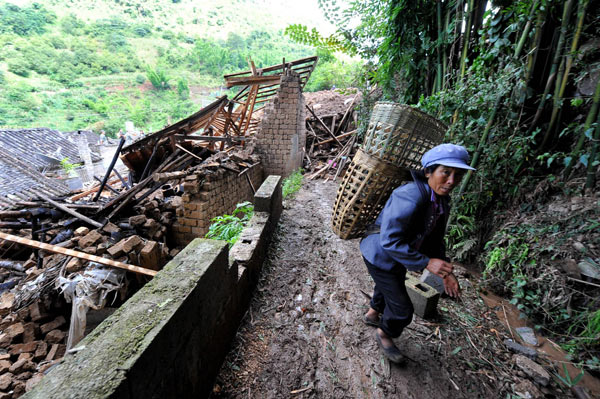 Rescue work in Yunnan after mudslide