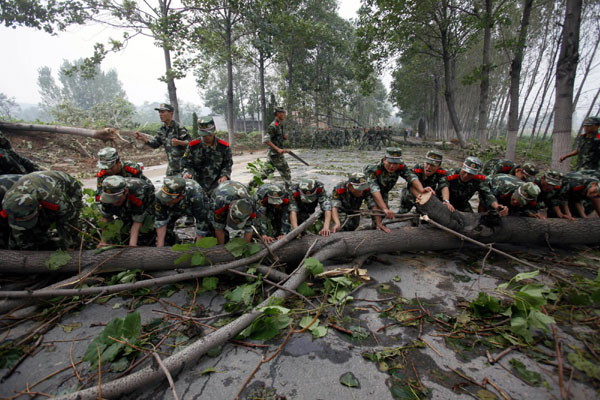 Storm hits central China, one dead