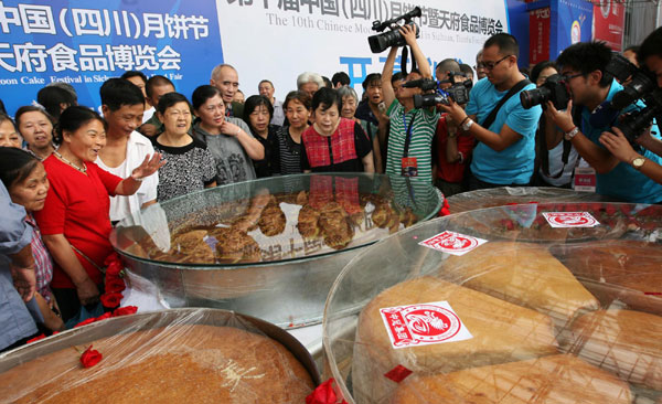 Moon cakes light up festival