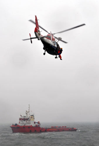 Oil spill and rescue drill on Bohai Sea