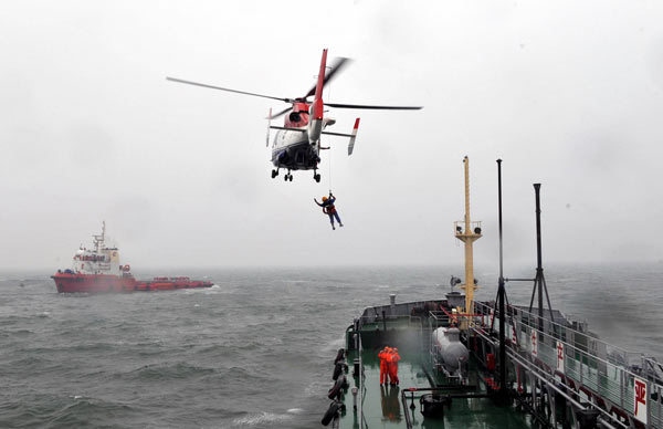 Oil spill and rescue drill on Bohai Sea