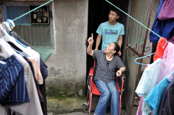 Freshman cares for disabled mum in university