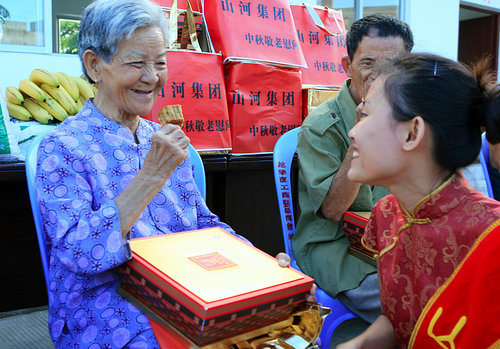 Expo mooncakes for seniors