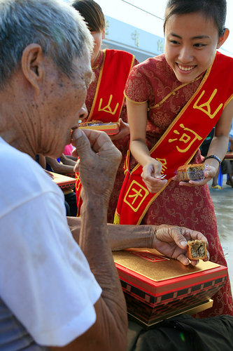 Expo mooncakes for seniors