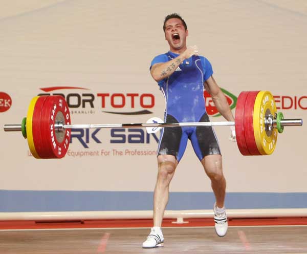 Liao Hui breaks weightlifting world records