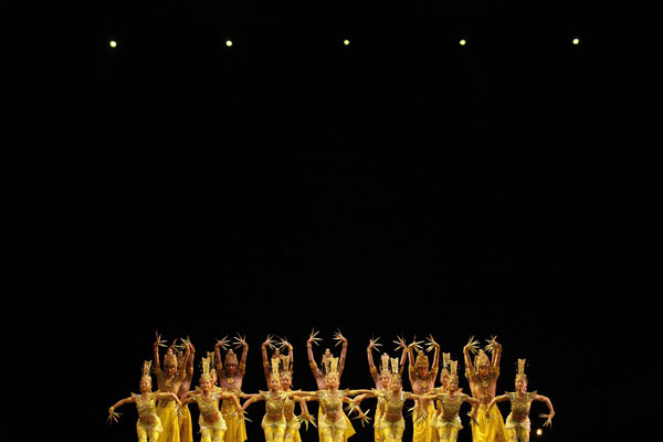 China art troupe perform in Sofia