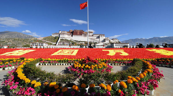 National flag-raising ceremony held in Lhasa