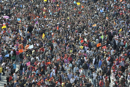 Forbidden City overwhelmed by holiday visitors