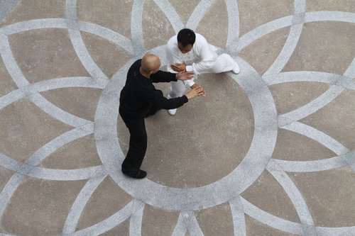 Tai Chi masters the crowds in Wuhan