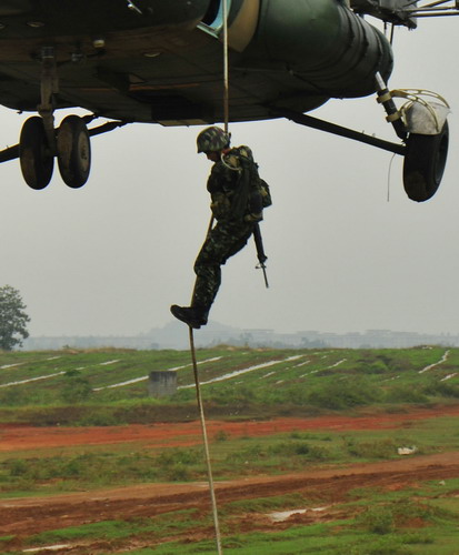 Soldiers rope down from helicoper in joint drill