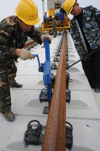 Train from Beijing to Shanghai in 4 hours on track