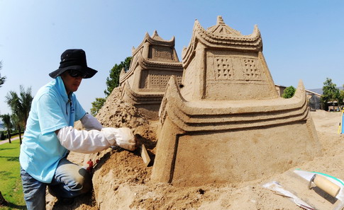 Sand sculpture festival held in C China