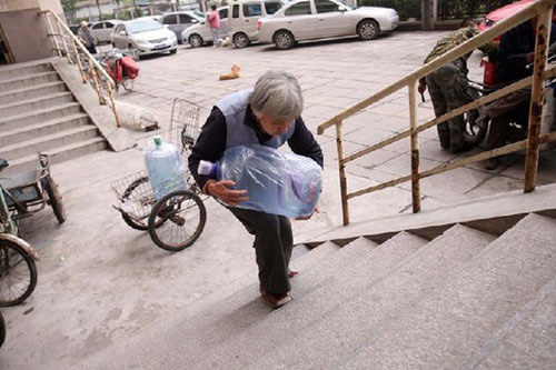 Woman in her 70s delivers water to support family