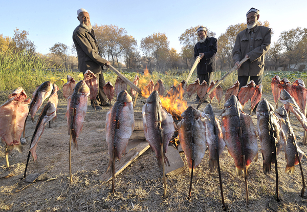 Traditional way of grilling fish attract tourists