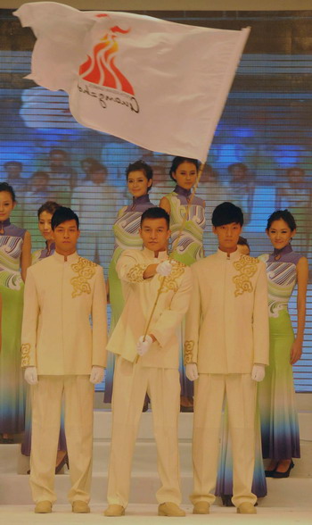 Asiad staff uniforms unveiled in Guangzhou