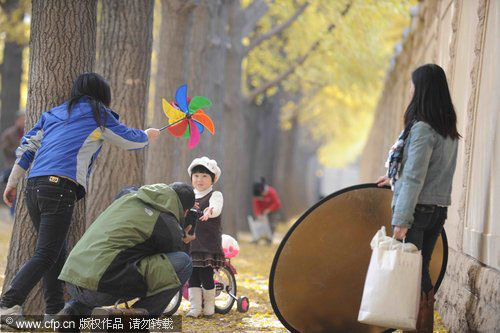 Golden autumn in Beijing attracts visitors