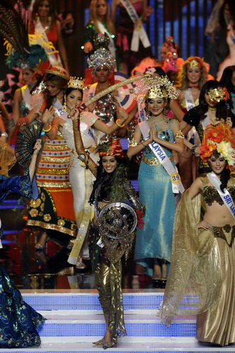 Crowning beauty at the 2010 finals in Chengdu