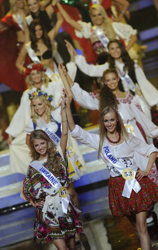 Crowning beauty at the 2010 finals in Chengdu