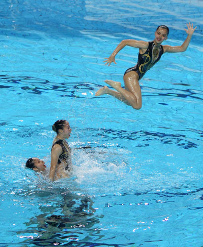 Water ballerinas get their act synchronized