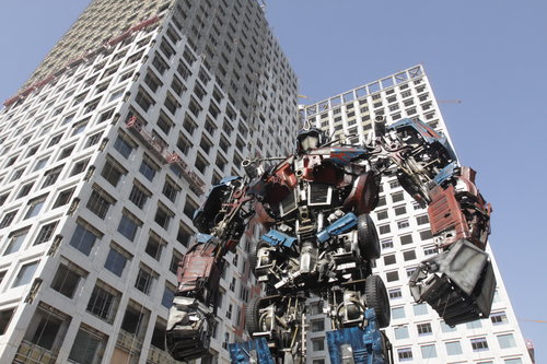 11.5-meter robot stands over E China city