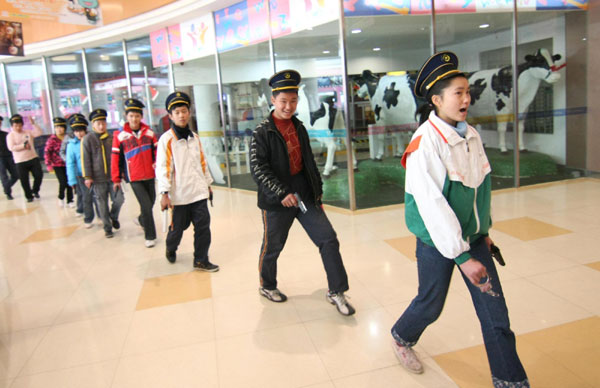 Special students try on occupations in E China